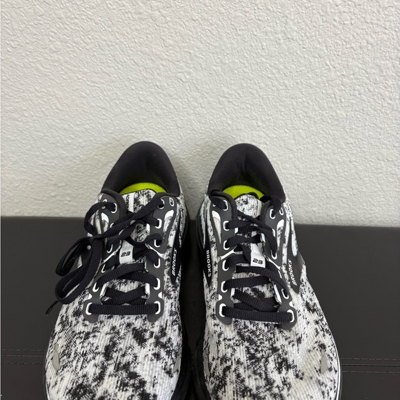 Brooks Monochrome Athletic Sneakers - Picture 2 of 4